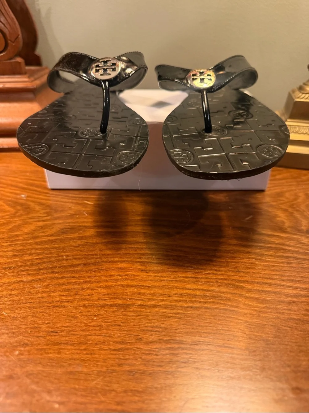 Tory Burch Thora Black Patent Leather Silver Logo Thong Sandals Size 11